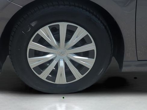 Used 2019 Toyota Camry LE FWD image 33