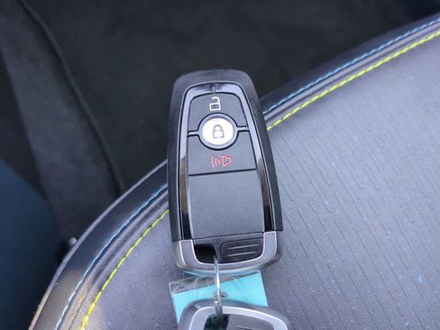 Used 2025 Ford Maverick Lobo AWD/4WD image 26