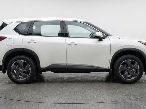 Used 2025 Nissan Rogue SV image 11