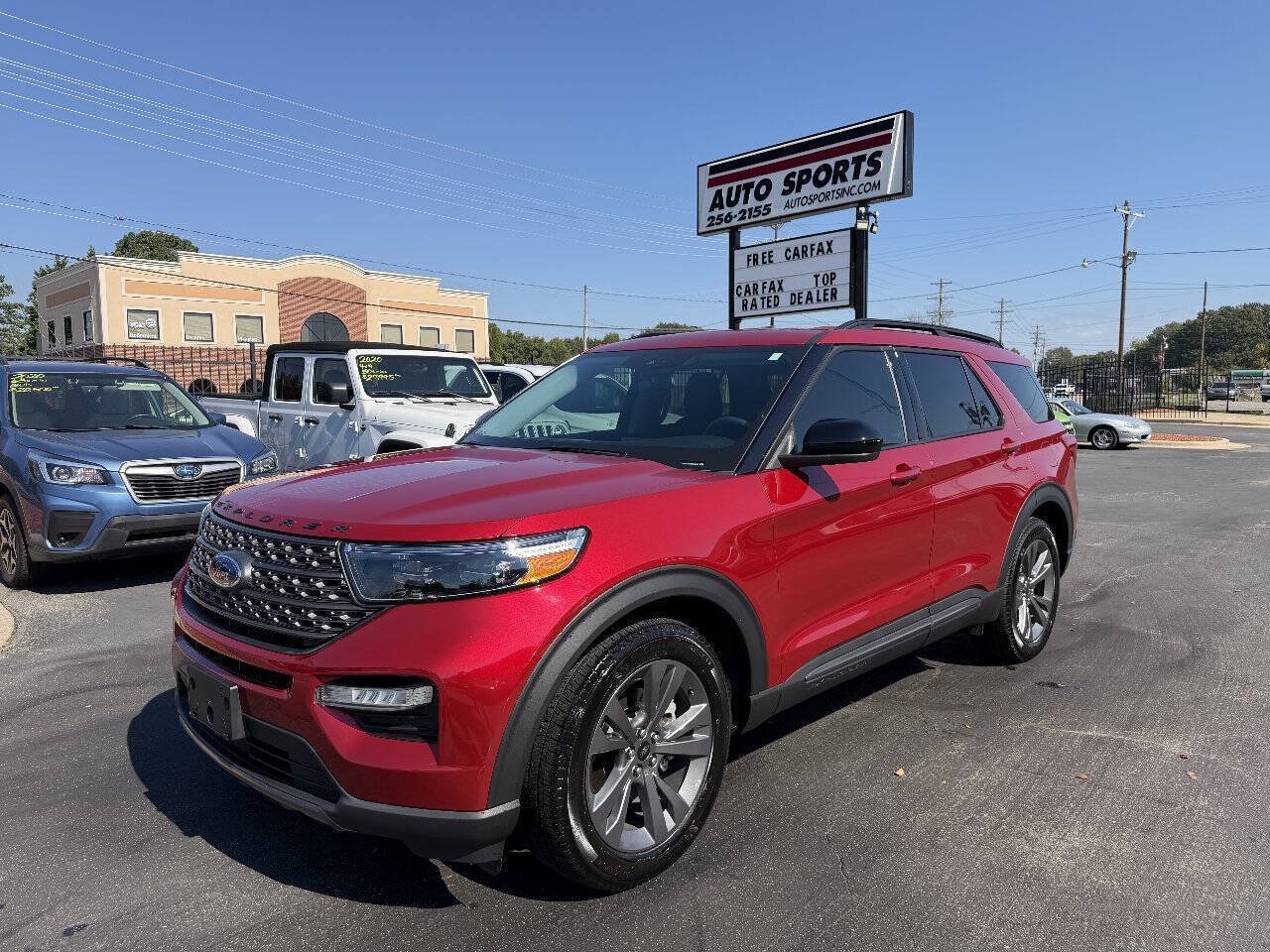 Used 2023 Ford Explorer XLT RWD image 1