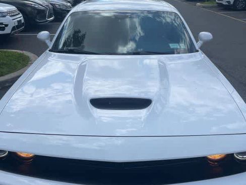 Used 2016 Dodge Challenger SRT w/ Technology Group RWD image 9