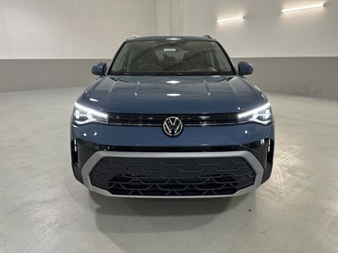 New 2026 Volkswagen Taos SE image 2