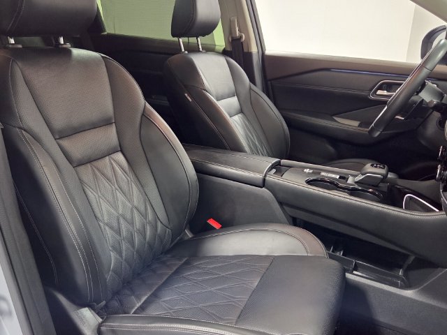 Used 2023 Nissan Rogue Platinum FWD image 17