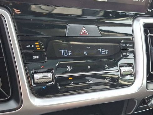 Certified 2022 Kia Sorento X-Line EX image 17
