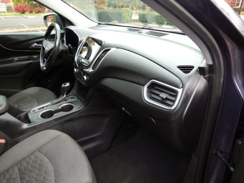 Used 2019 Chevrolet Equinox LT w/ Sun & Navigation Package image 19