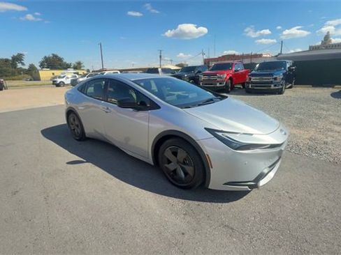 Used 2023 Toyota Prius Prime Premium image 2