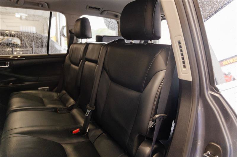 Used 2015 Lexus LX 570 4WD w/ Luxury Package image 38