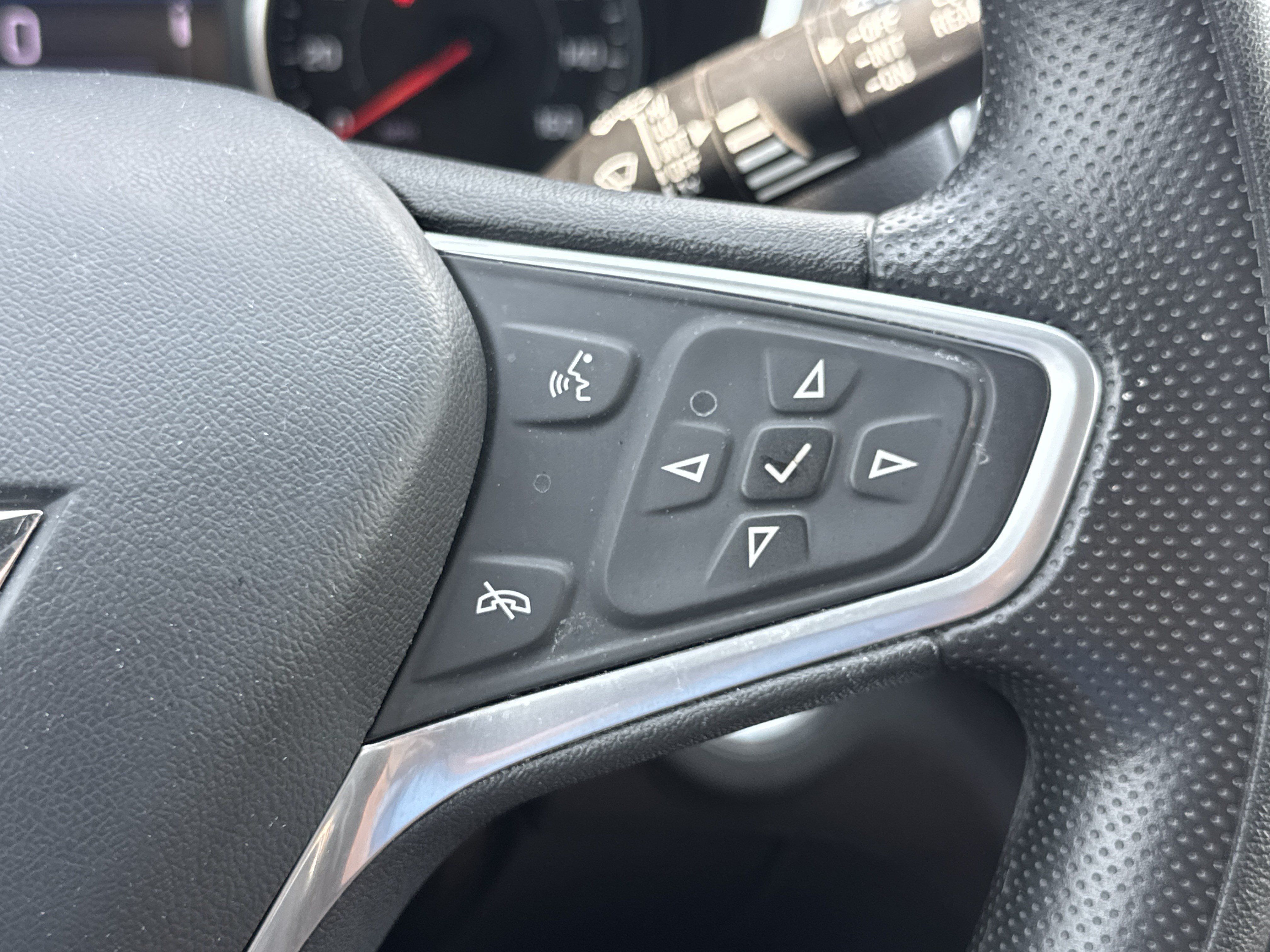 Used 2023 Chevrolet Equinox LT FWD image 17