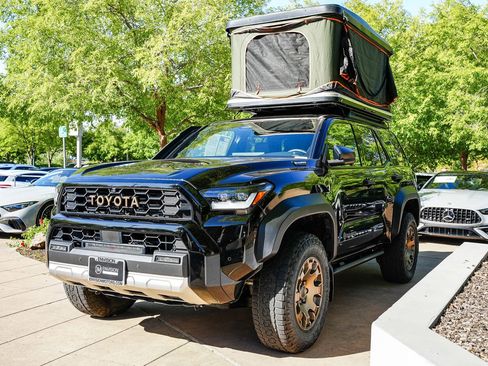 Used 2025 Toyota 4Runner Trailhunter AWD/4WD image 29