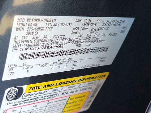 Used 2025 Ford Expedition Active image 32