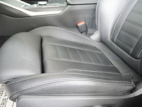 Used 2023 BMW i4 eDrive35 image 9