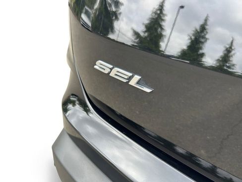 Used 2022 Ford Edge SEL w/ Sport Appearance Package AWD/4WD image 36