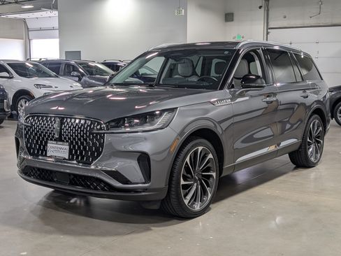 Used 2025 Lincoln Aviator Reserve w/ Equipment Group 201A AWD/4WD image 7