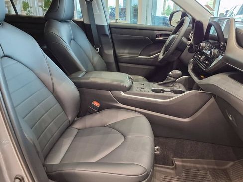 Used 2026 Toyota Highlander XLE AWD/4WD image 11