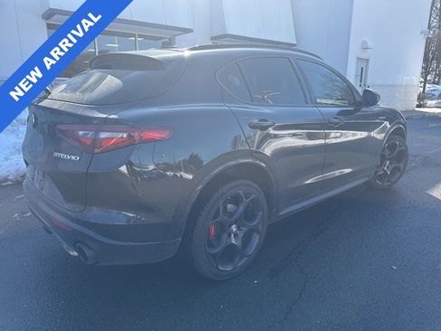 Used 2022 Alfa Romeo Stelvio Veloce image 2