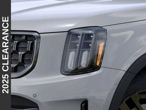 Certified 2025 Kia Telluride SX Prestige X-Line AWD/4WD image 10