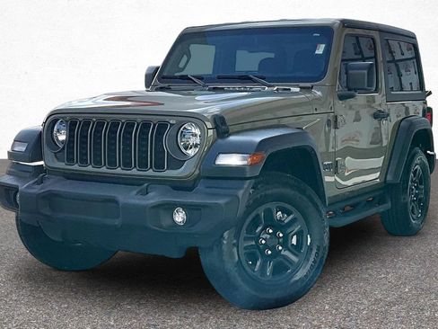 Used 2025 Jeep Wrangler Sport AWD/4WD image 4