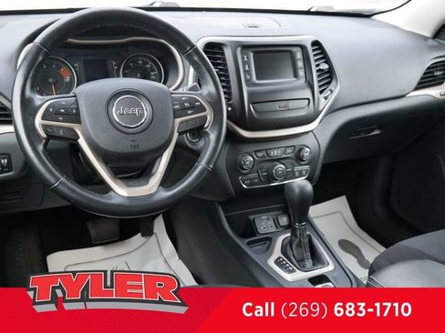 Used 2016 Jeep Cherokee Latitude FWD image 40