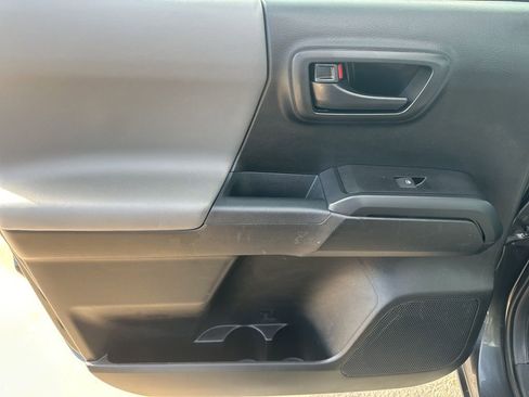 Used 2018 Toyota Tacoma SR w/ SR Convenience Package image 18