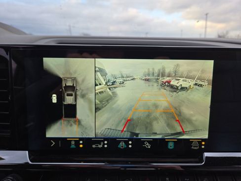 Used 2025 Chevrolet Silverado 2500 ZR2 w/ Technology Package image 26