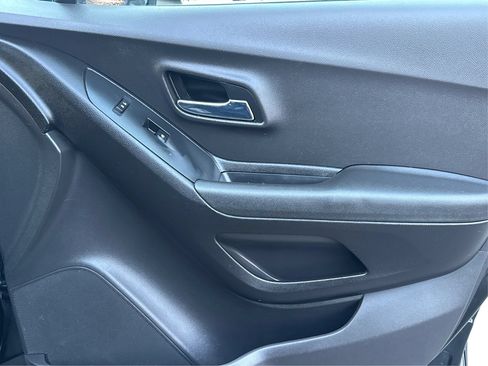 Used 2017 Chevrolet Trax LS FWD image 22