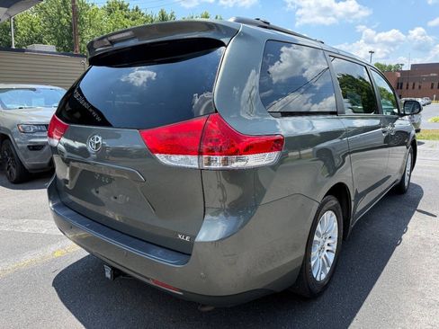 Used 2012 Toyota Sienna XLE FWD image 3