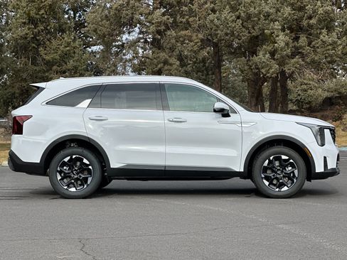 New 2026 Kia Sorento S image 3
