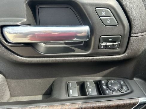 Used 2022 GMC Sierra 2500 Denali w/ Technology Package AWD/4WD image 16