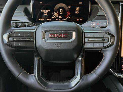 Used 2025 GMC Acadia AT4 w/ Luxury Package AWD/4WD image 22