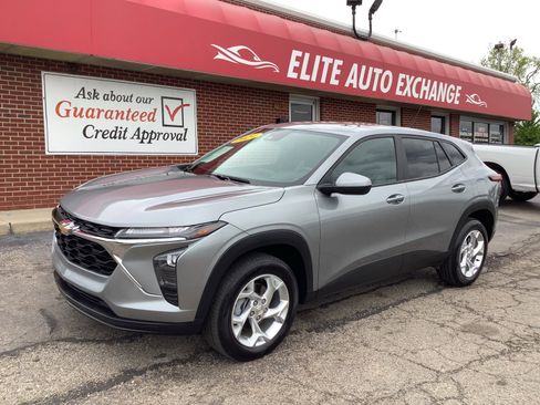 Used 2024 Chevrolet Trax LS w/ LS Convenience Package image 1