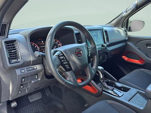Used 2022 Nissan Frontier Pro-X RWD image 9