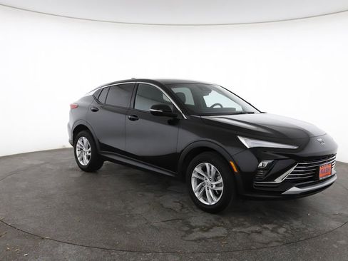 Used 2025 Buick Envista Sport Touring FWD image 2