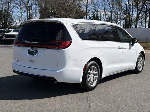 New 2026 Chrysler Pacifica Select image 12