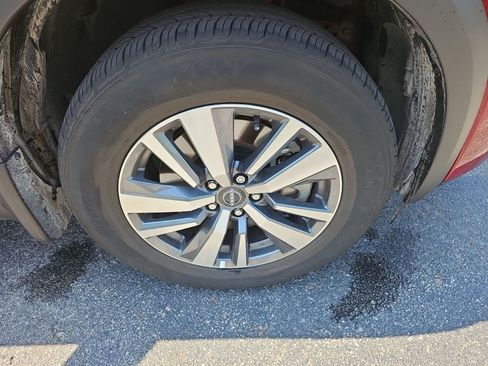 Used 2024 Nissan Pathfinder SL AWD/4WD image 9