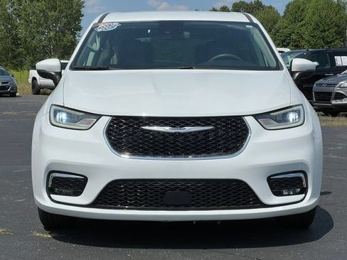 Used 2023 Chrysler Pacifica Touring-L FWD image 40