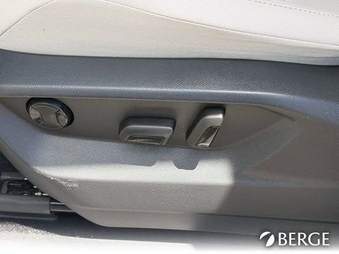 Used 2020 Volkswagen Tiguan SE w/ Panoramic Sunroof Package AWD/4WD image 14