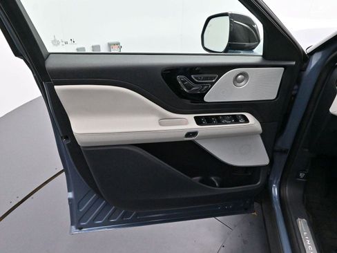 Used 2025 Lincoln Aviator Reserve w/ Equipment Group 201A image 9