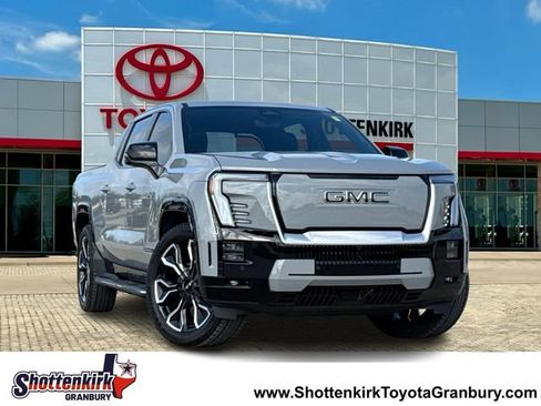 Used 2025 GMC Sierra EV Denali AWD/4WD image 1
