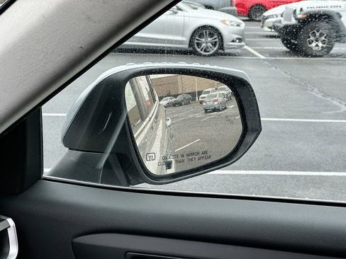 Used 2024 Toyota Highlander LE image 25