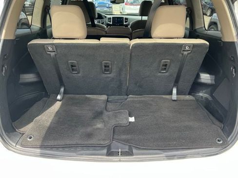 Used 2016 Honda Pilot Touring image 10