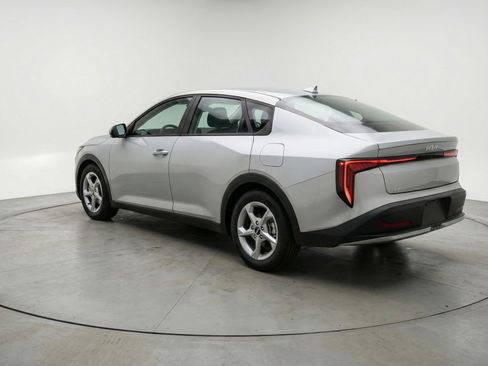 Used 2025 Kia K4 LXS image 6