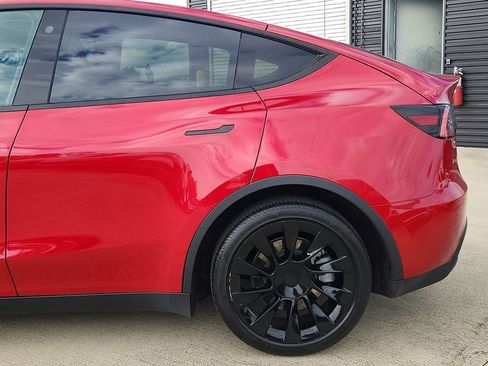 Used 2021 Tesla Model Y Long Range image 7