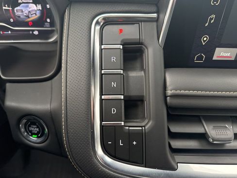 Used 2023 GMC Yukon SLT w/ SLT Premium Package image 19