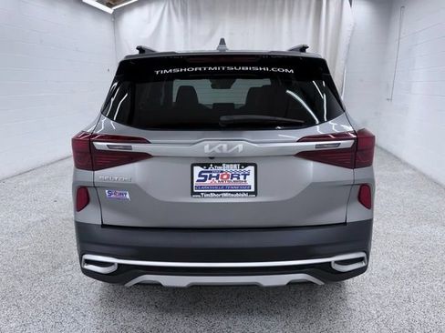 Used 2023 Kia Seltos SX w/ SX Sunroof Package AWD/4WD image 3