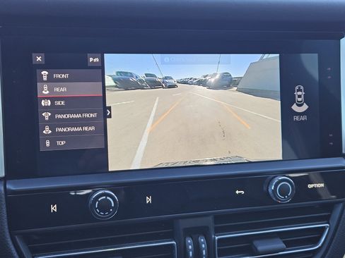 Certified 2023 Porsche Macan S image 18