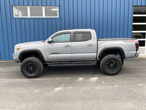 Used 2019 Toyota Tacoma TRD Off-Road image 12