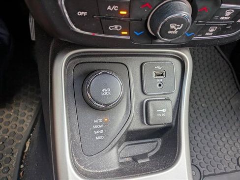 Used 2020 Jeep Compass Latitude w/ Cold Weather Group AWD/4WD image 14