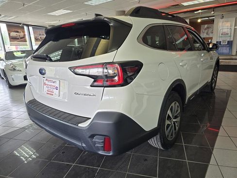 Used 2022 Subaru Outback Premium image 4