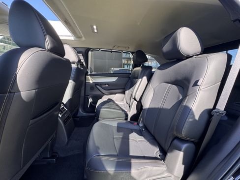 Certified 2024 MAZDA CX-90 Plug-In Hybrid w/ Preferred AWD/4WD image 7