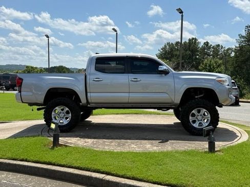 Used 2019 Toyota Tacoma SR w/ SR Convenience Package RWD image 8